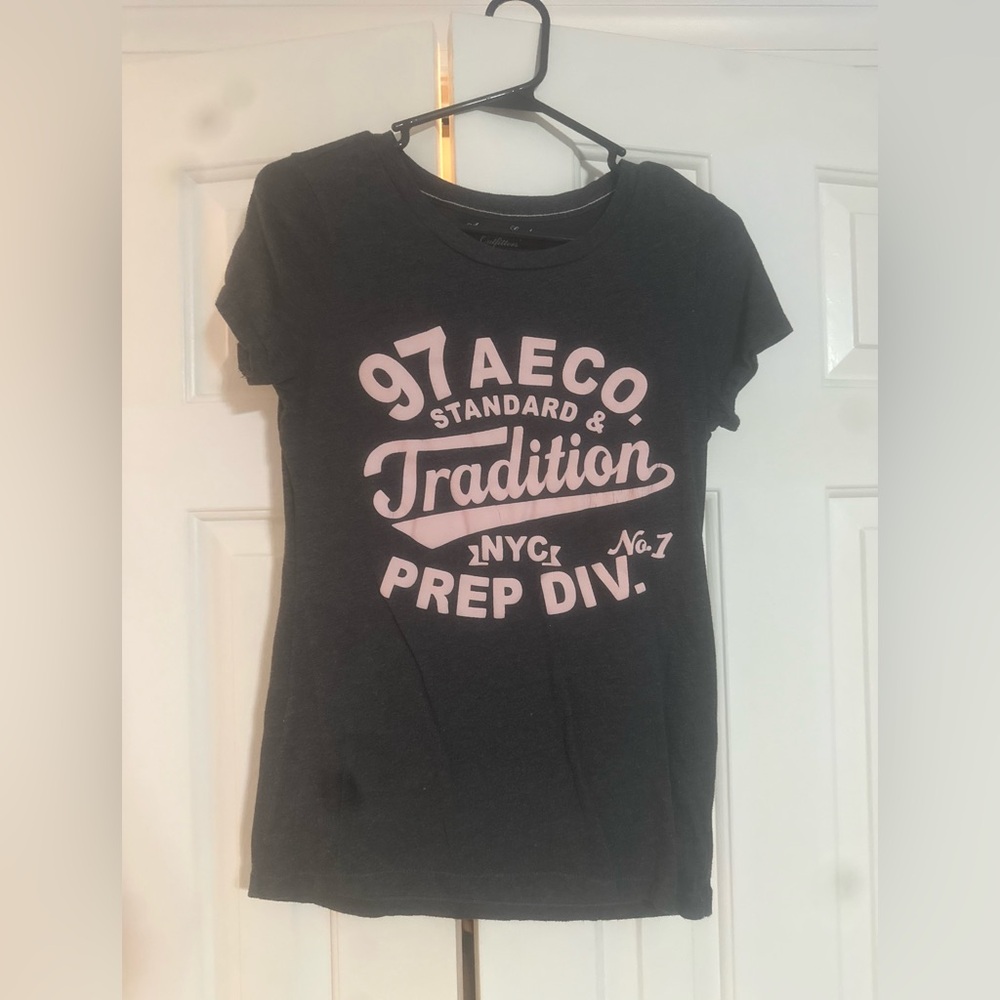 American Eagle crewneck tee
